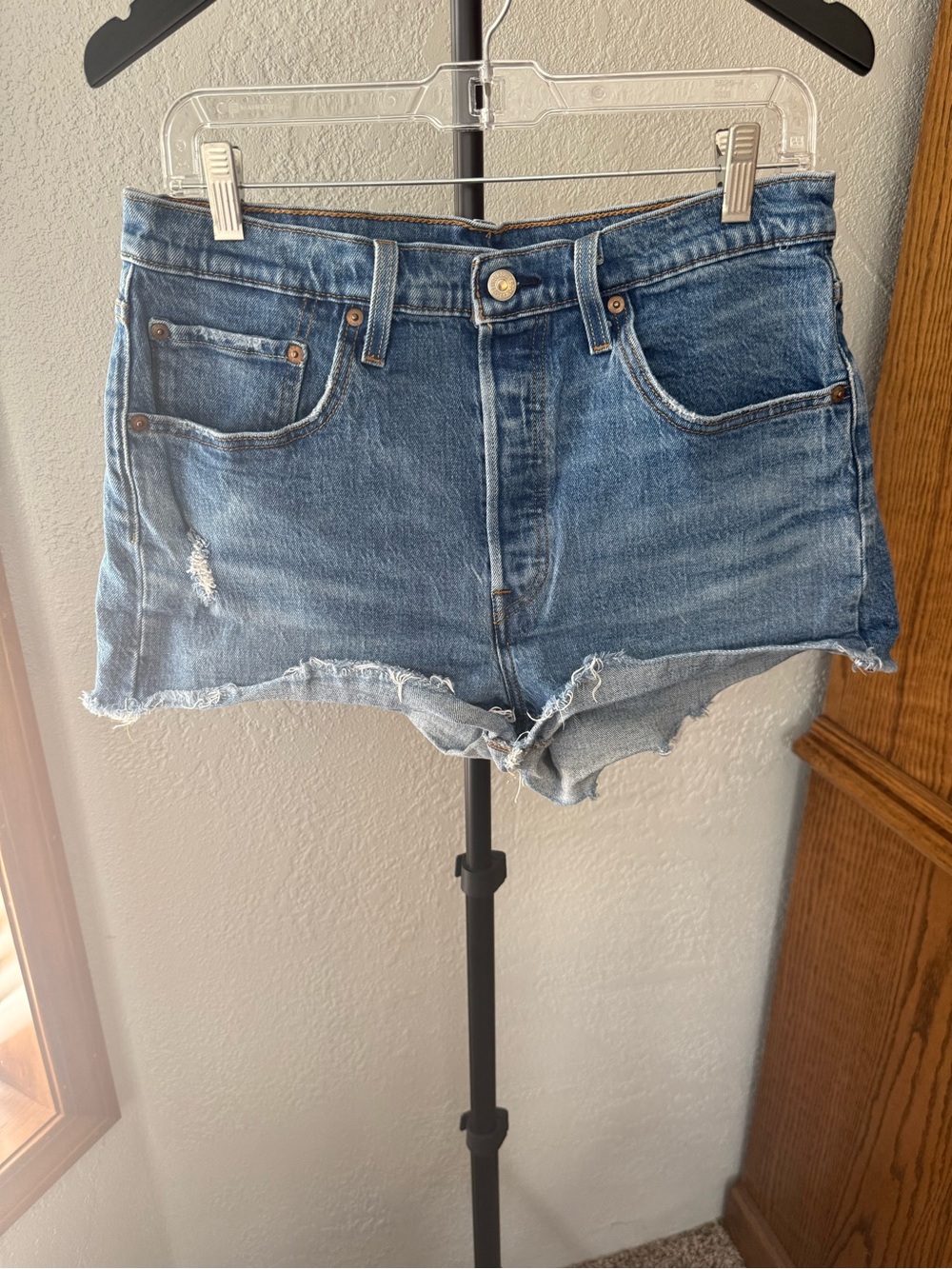 Levi’s Classic Blue Denim Cutoff button fly Shorts - Women's. Size 31